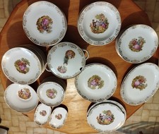service de table porcelaine décor Fragonard et or 76 pièces