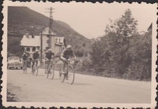 ANTIQUE PHOTO GALIBIER/LAUTARET-RUNNERS CYCLING - ARONDE CAR BIKE DOOR