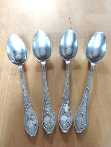 Suite cuillères à - 4,