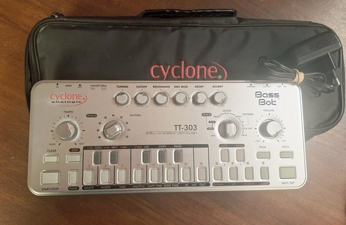Cyclone analogic 303 - analogic, bass