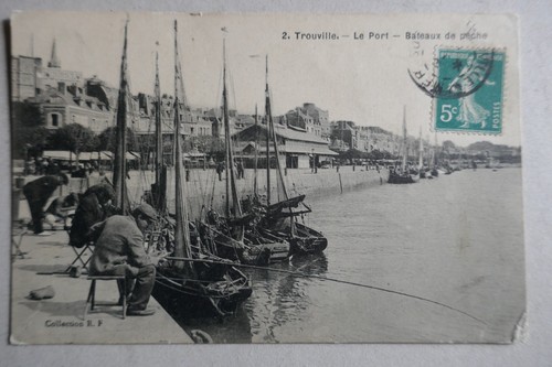 Cpa trouville port bateaux - le,