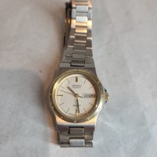 Montre  SEIKO SQ100  avec une