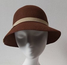 Chapeau Cloche En Laine En