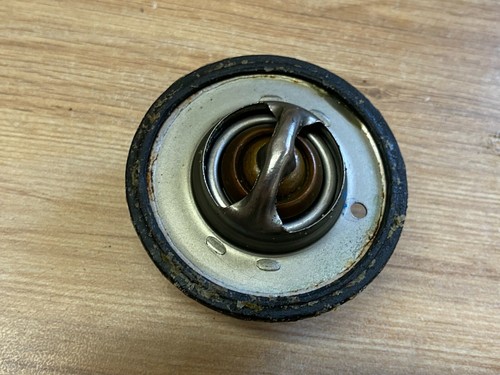 Thermostat piece moteur - un,