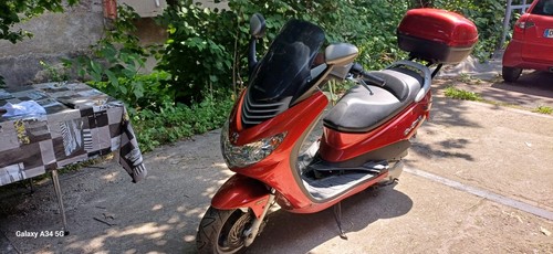 Vend toutes pieces - toutes, scooter