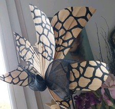 Chapeaux Incroyables d'événements à poser en paille imprimé noir. Elastique+peig