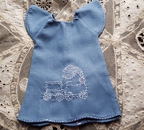 Jolie robe train poupée - robe, train"