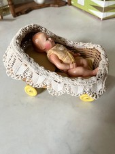 Ancien berceau miniature en