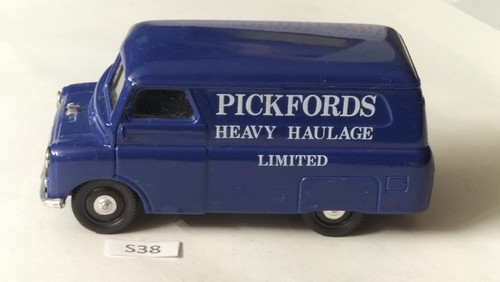 Voiture s38 corgi bedford van - corgi,