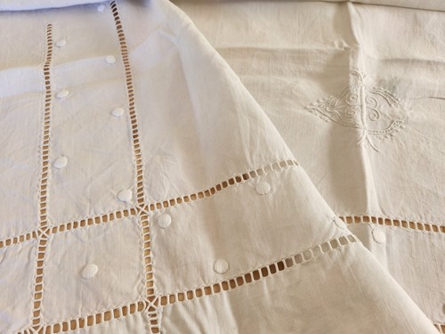 Ancien petit drap - , broderie