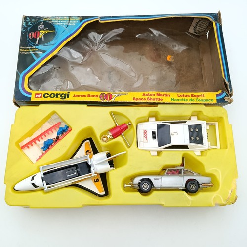 Gift set corgi james - 22, bond