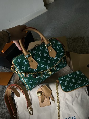 Louis vuitton green authentic - vuitton,
