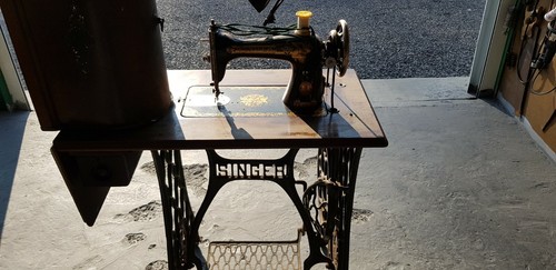 Machine coudre ancienne - a,