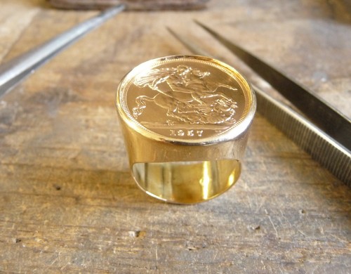 Chevalière ronde avec - chevalière,