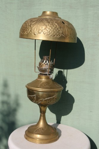 Ancienne lampe pétrole en - à,