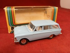 Soviet 1:43 AZLK Moskvitch 427
