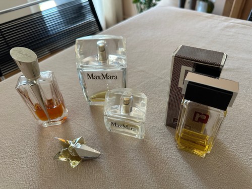 Lot cinq flacons parfum - de,