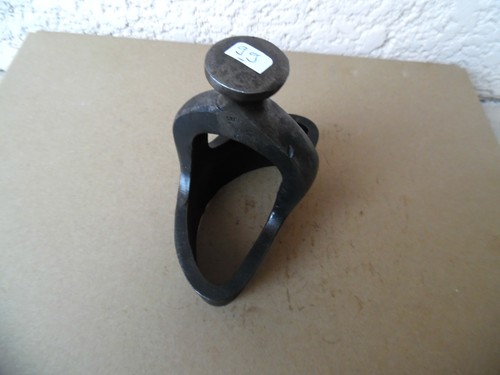 Old tool outil - /,