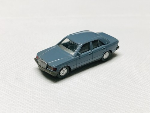 Mercedes 190 bleue - 190,