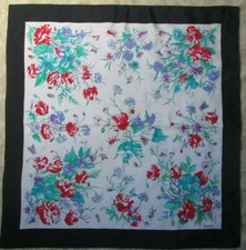 -Superbe Foulard GUCCI  soie