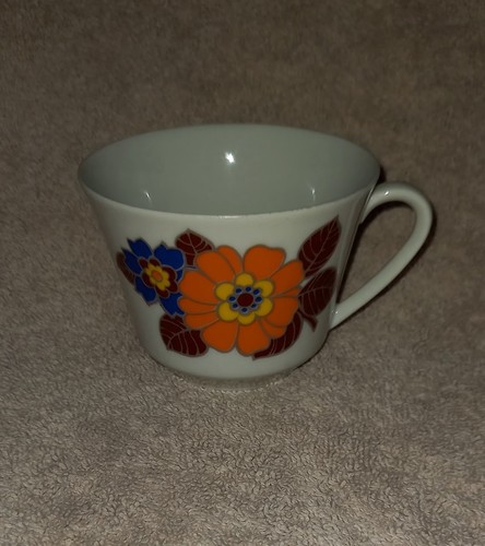 Superbe tasse porcelaine