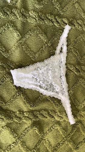String blanc dentelle - string,