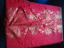 Dessus de lit 1 personne, divan, tissus rouge, rehaussé de fils d'or