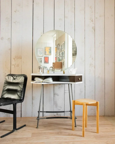 Louise coiffeuse en - la,