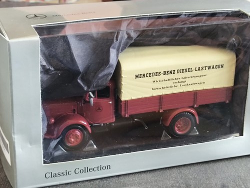 Minichamps camion bâché - 1/43,