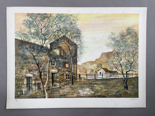 Personnages devant une maison