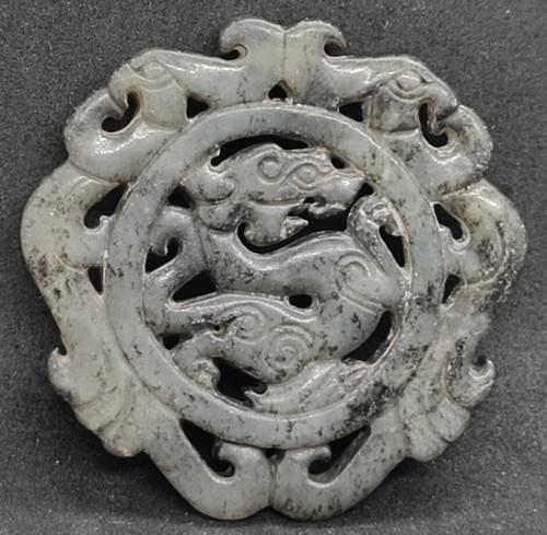 Ancien jade néphrite tirant