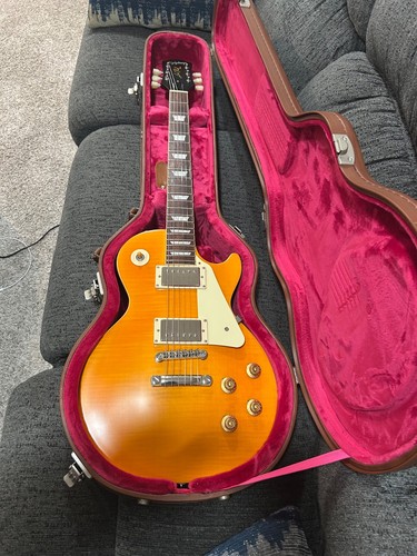 Epiphone inspired gibson - by,