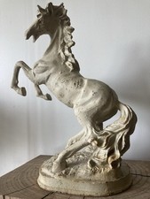 Cheval cabré en fonte