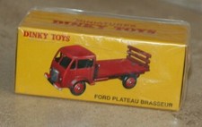 dinky toys / Ford plateau