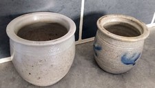 Lot de 2 anciens jolis pots en grès d'Alsace Ø 10,5 et 9,5 / H. 10 et 9 cm.  C30