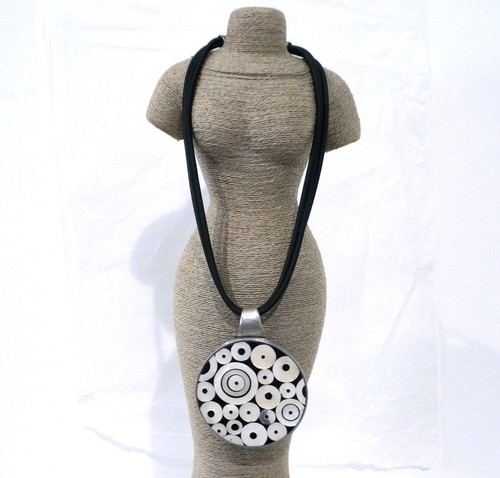 Grand collier ethnique - , en