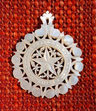 Pendentif en nacre sculpté, ajouré, étoile feuillage, XIXème