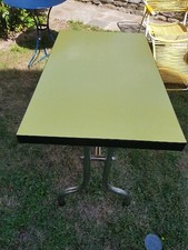 authentiques tables de bistrot en formica