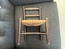 Chaise ancienne d'enfant ou de poupée de 47cm de hauteur et 27 largeur