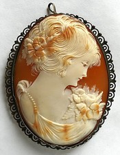 CAMEO SHELL BROOCH. SILVER FRAME. FEMME-FLOWERS.. 292