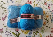 LOT DE 9 PELOTES DE LAINE