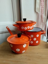 Lot anciennes marmite casserole tôle émaillé orange Vintage 70 dinette ? camping