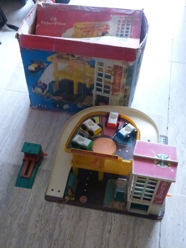 Garage fisher price - garage,