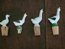 LOT DE 4 BOUCHONS BEC VERSEUR  - EN FORME D OIE - EN PORCELAINE