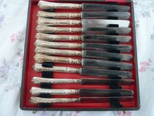 service 12 couteaux à dessert