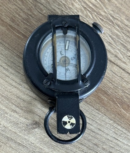 Ancienne boussole militaire - ancienne,