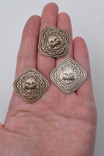 3 anciens boutons à décor de