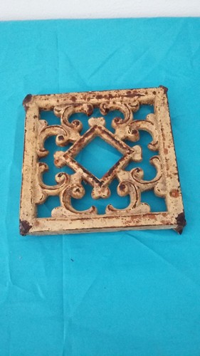 Ancienne plaque ajouree - ancienne, en