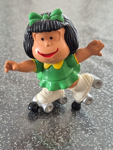 Figurine mafalda patin à - figurine, en