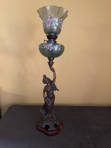 Ancienne grande lampe - , à